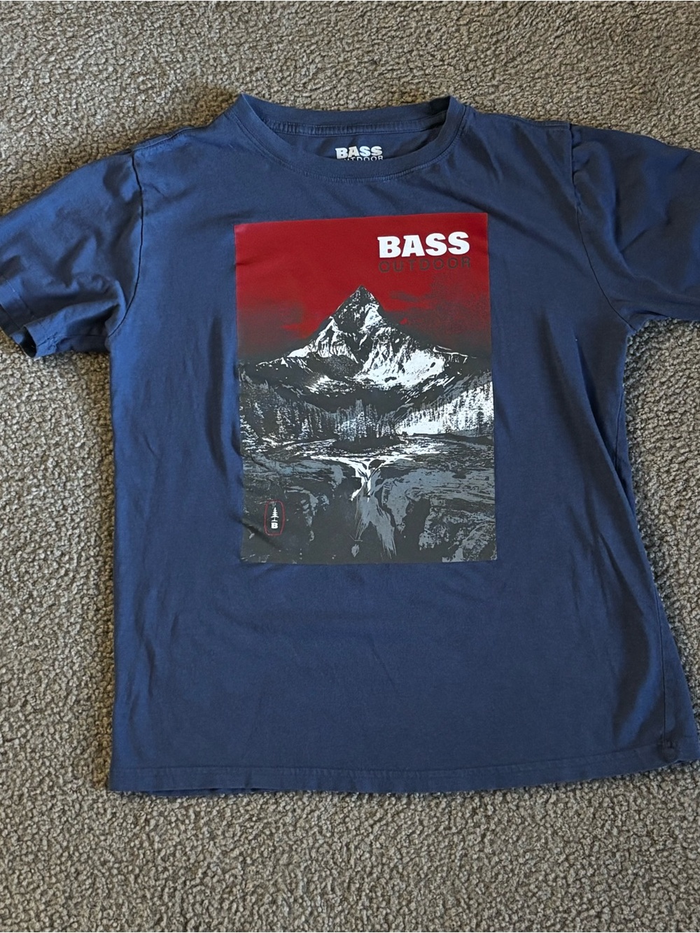 BASS Navy Short-Sleeve Mountain Graphic Tee with Red Panel